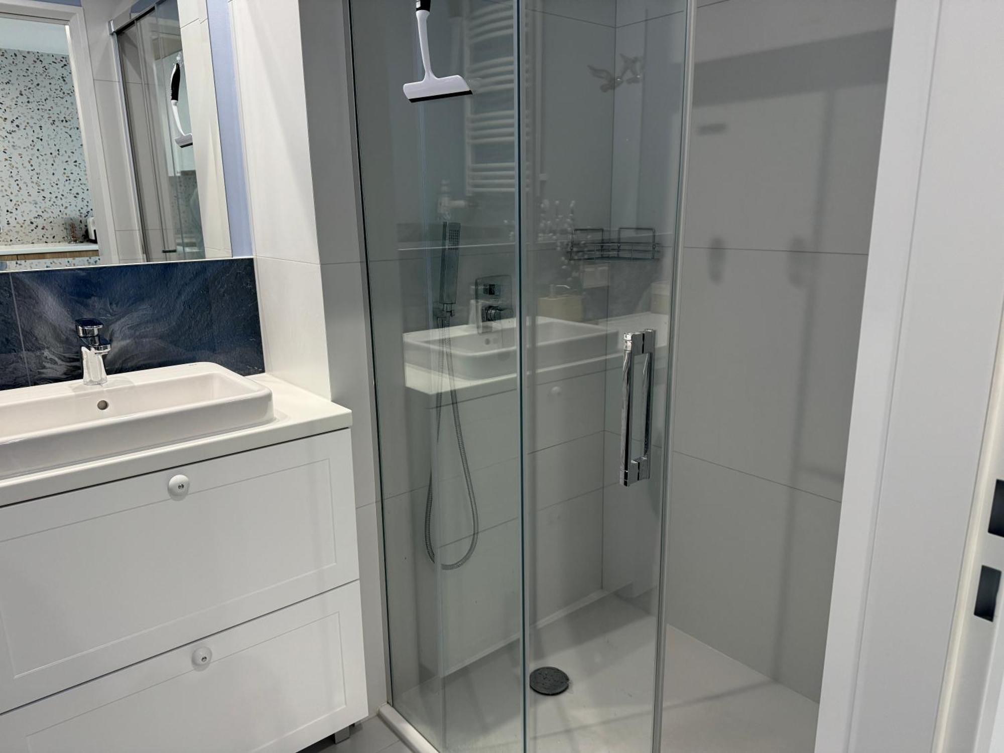 4Summer Kolobrzeg Apartamenty White Blue Sauna & Fitness & Parking 100 Metrow Do Pieknej Szerokiej Piaszczystej Plazy, Wspanialy Widok Z Duzego Tarasu! 100 Meter Zu Einem Schoenen Breiten Sandstrand, Herrliche Aussicht Von Einer Grossen Terrasse! Exterior photo