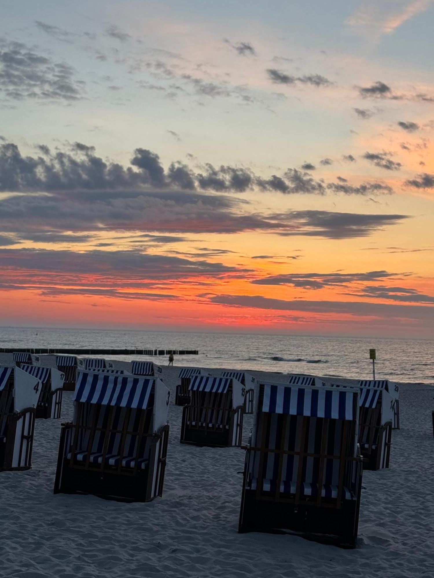 4Summer Kolobrzeg Apartamenty White Blue Sauna & Fitness & Parking 100 Metrow Do Pieknej Szerokiej Piaszczystej Plazy, Wspanialy Widok Z Duzego Tarasu! 100 Meter Zu Einem Schoenen Breiten Sandstrand, Herrliche Aussicht Von Einer Grossen Terrasse! Exterior photo