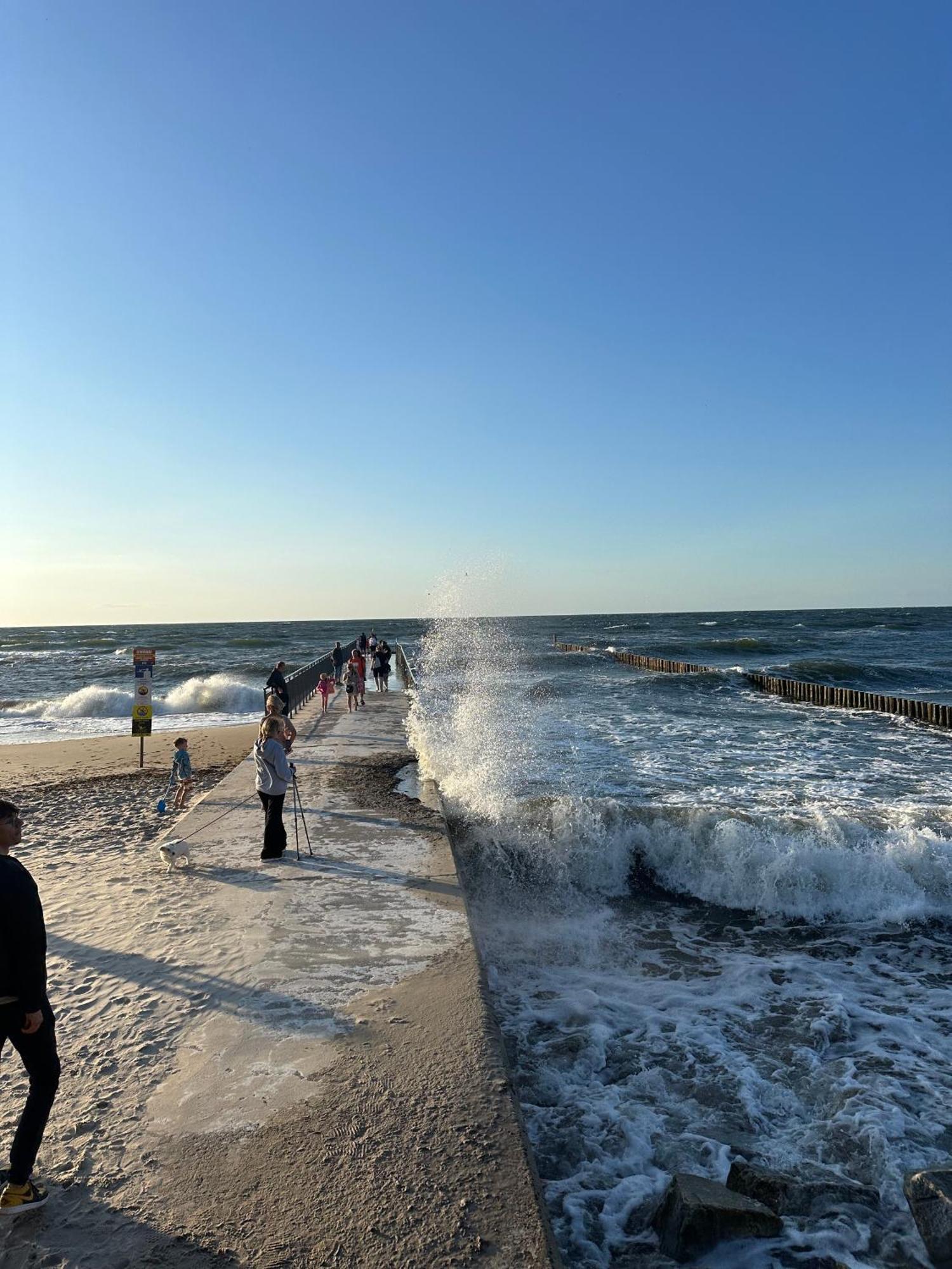 4Summer Kolobrzeg Apartamenty White Blue Sauna & Fitness & Parking 100 Metrow Do Pieknej Szerokiej Piaszczystej Plazy, Wspanialy Widok Z Duzego Tarasu! 100 Meter Zu Einem Schoenen Breiten Sandstrand, Herrliche Aussicht Von Einer Grossen Terrasse! Exterior photo