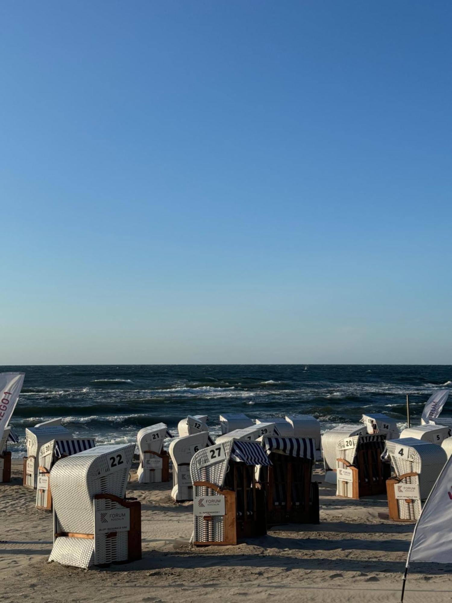 4Summer Kolobrzeg Apartamenty White Blue Sauna & Fitness & Parking 100 Metrow Do Pieknej Szerokiej Piaszczystej Plazy, Wspanialy Widok Z Duzego Tarasu! 100 Meter Zu Einem Schoenen Breiten Sandstrand, Herrliche Aussicht Von Einer Grossen Terrasse! Exterior photo