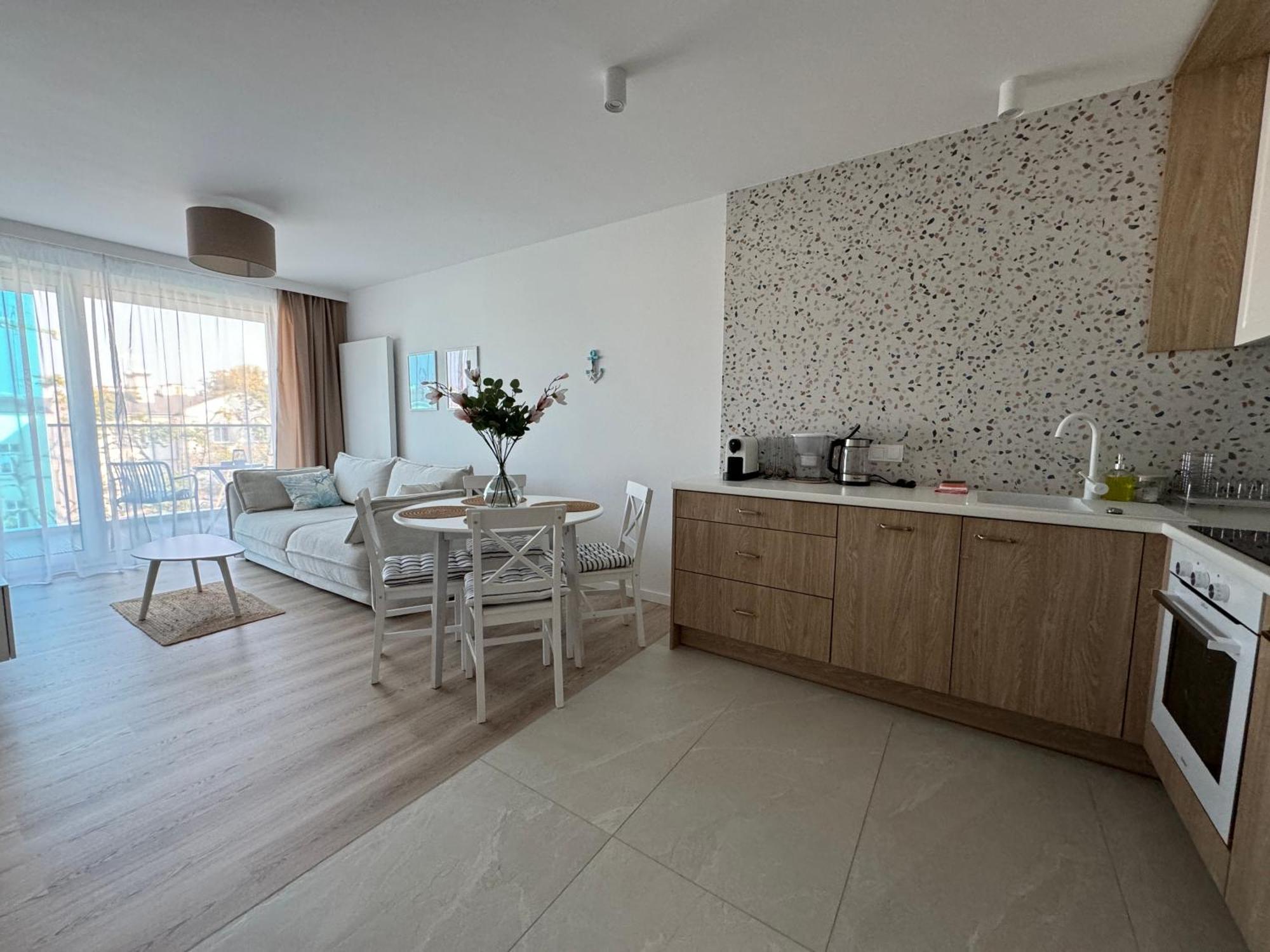 4Summer Kolobrzeg Apartamenty White Blue Sauna & Fitness & Parking 100 Metrow Do Pieknej Szerokiej Piaszczystej Plazy, Wspanialy Widok Z Duzego Tarasu! 100 Meter Zu Einem Schoenen Breiten Sandstrand, Herrliche Aussicht Von Einer Grossen Terrasse! Exterior photo